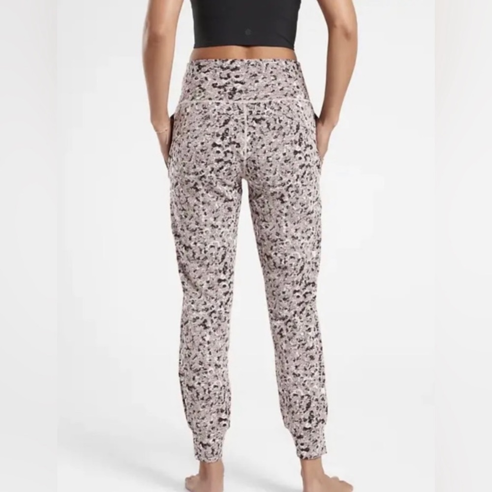 New Athleta salutation jogger XXS petite - Picture 4 of 9